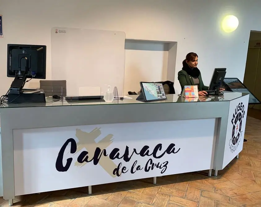 office-tourism-with-accountant